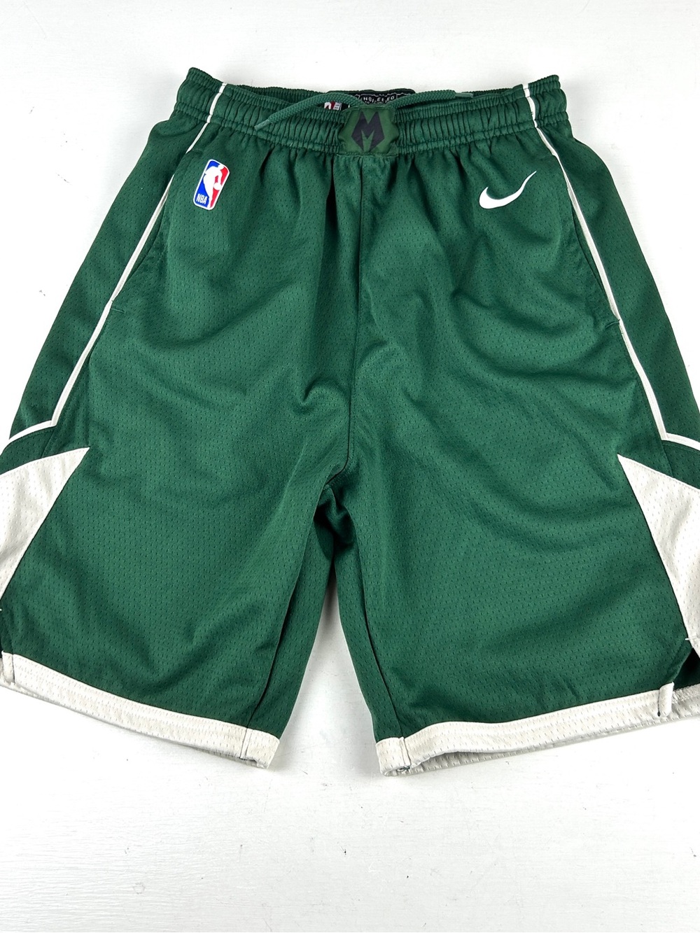 Nike Engineered NBA Milwaukee Bucks Dri Fit Shorts Green Cream SZ Youth Large